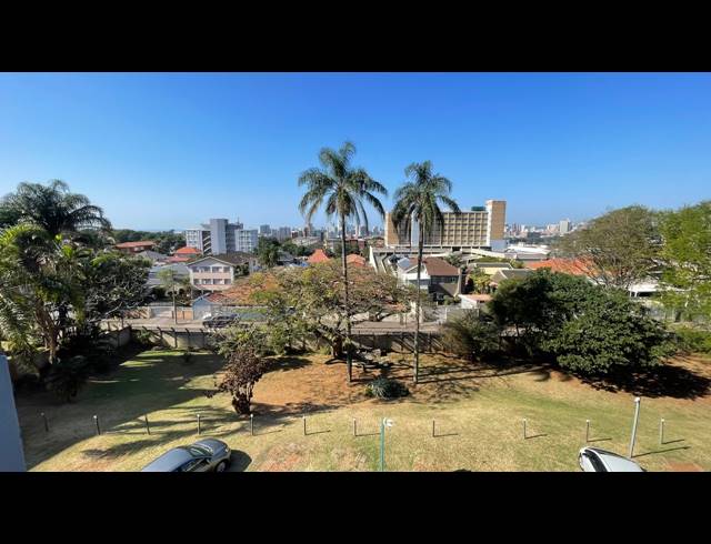 2.5 BEDROOM APARTMENT FOR SALE IN ESSENWOOD